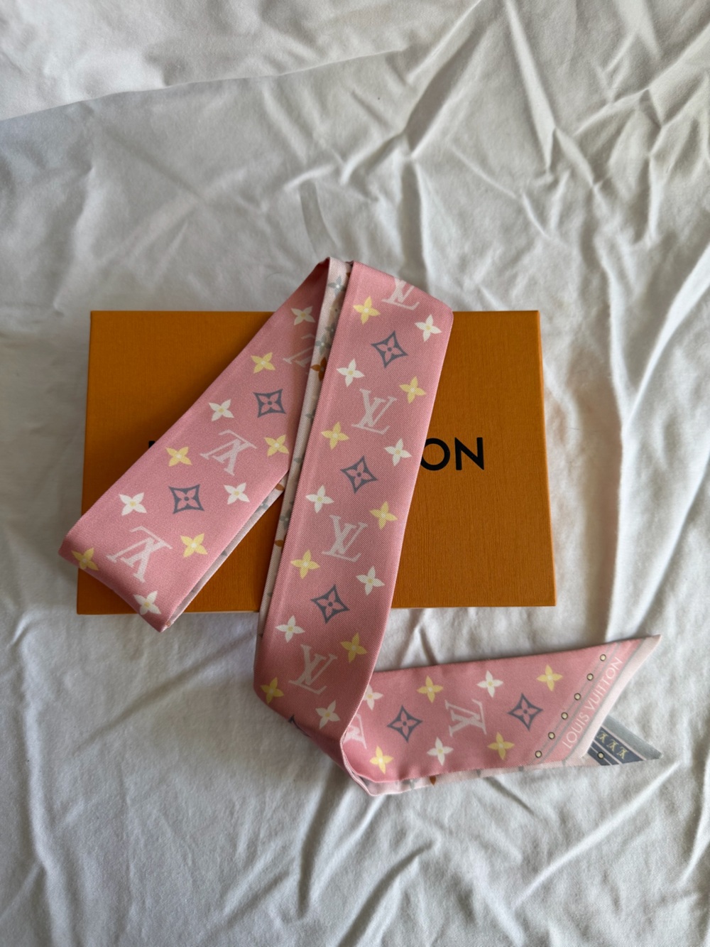 ❌SOLD❌ Louis Vuitton Pink & Beige Monogram Silk Twilly Scarf - Picture 3 of 3